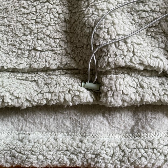 NWT mint love tree faux Sherpa hoodie with sinched bottom - Picture 2 of 8